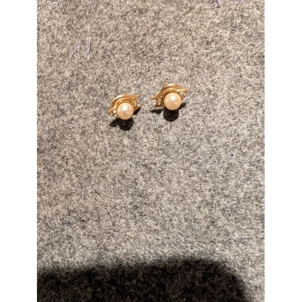 Gold pearl with a small CZ earrings